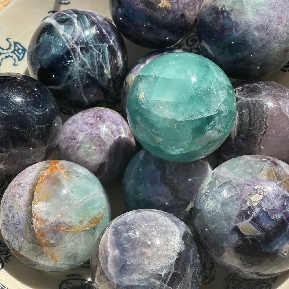 Beautiful natural fluorite healing sphere - Picture 2 of 13